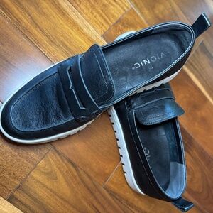 Vionic Uptown Loafer  size 8 black EUC